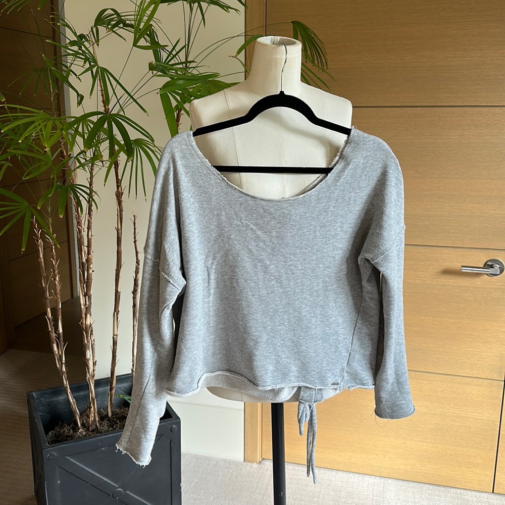 Volcom Off-the-Shoulder Sweater 🖤 - Picture 2 of 6